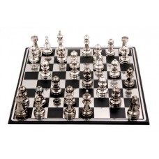 Шахматная доска с алюминиевыми фигурами
